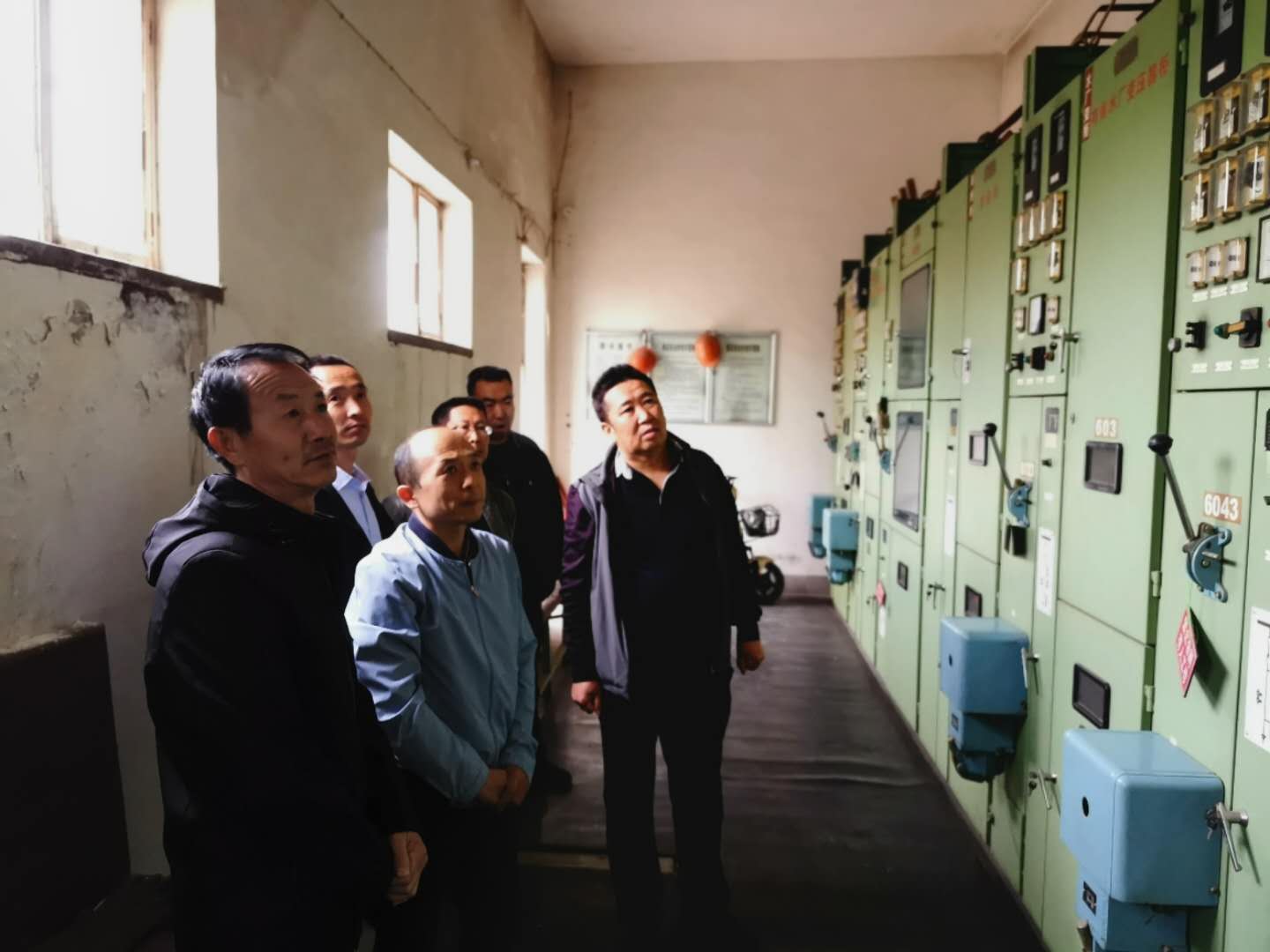 公司總經(jīng)理王建人在供水、污水生產(chǎn)一線開展風險隱患排查.jpg